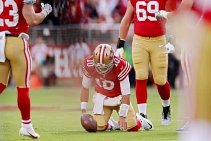 49ers' Garoppolo has broken foot, out for season