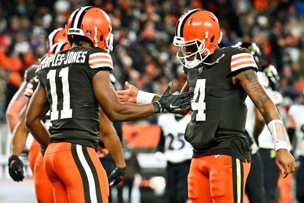 Browns' Watson tosses TD in 'special' home debut