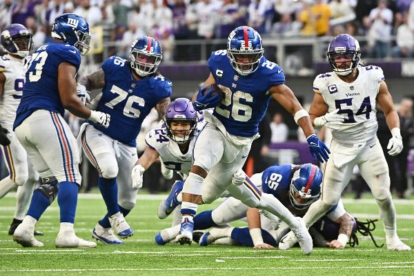 Giants miss chance to clinch, still control fate
