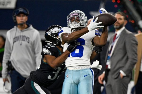 Hilton ignites Dallas' rally with 3rd-and-30 grab