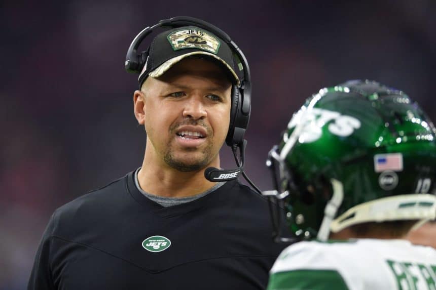 Source: Jets WR coach gets 1-year gambling ban