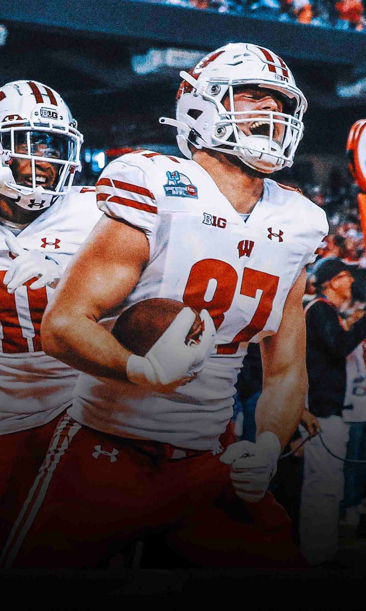 Wisconsin wins bowl in Luke Fickell's debut, Jim Leonhard's sendoff