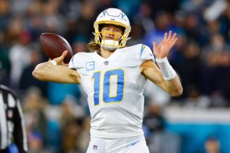 Chargers QB Herbert undergoes shoulder surgery