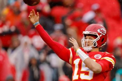 Chiefs strike first with Patrick Mahomes touchdown pass to Travis Kelce