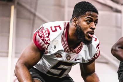 DE Verse, projected 1st-round pick, stays at FSU
