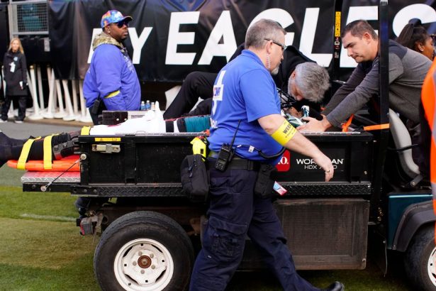 Eagles DE Sweat carted off, taken to hospital