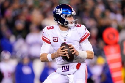 Giants GM: Plan to move forward with QB Jones