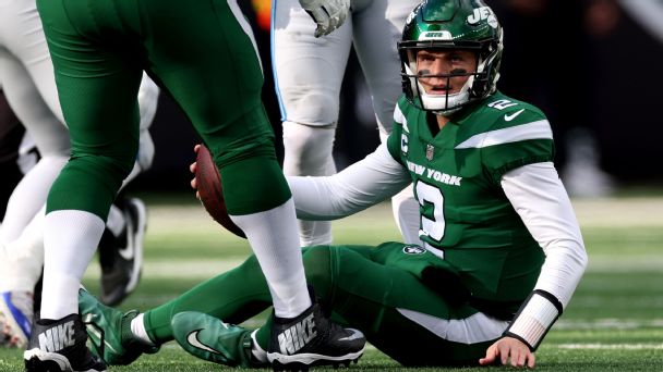 Jets' revolving door at quarterback: Benchings, injuries and big questions