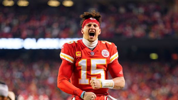 Mahomes plays through sprain, leads Chiefs to third Super Bowl in four years