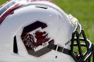 Pringle, top OT in '24 class, picks South Carolina