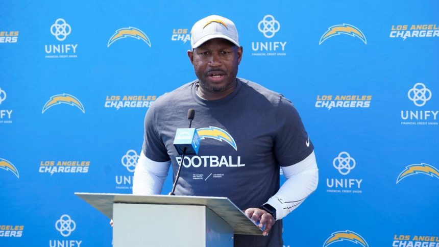 Chargers DC Hill bolts to rejoin Dolphins' Fangio