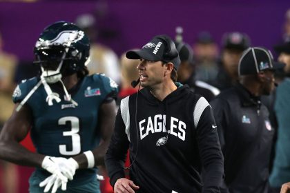 Colts officially hire Eagles' Steichen as new HC