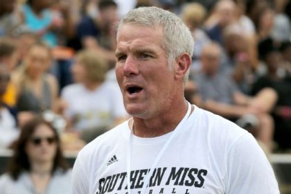 Favre sues Sharpe, McAfee over scandal remarks