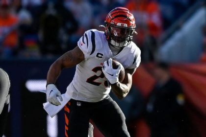 Menacing charge for Bengals RB Mixon dismissed