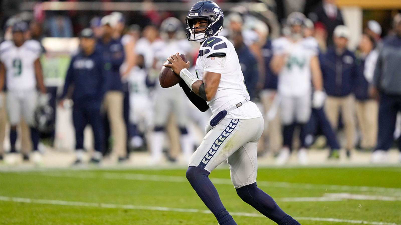 Seahawks QB Geno Smith wins the 'NFL on FOX' Comeback Player of the Year Award