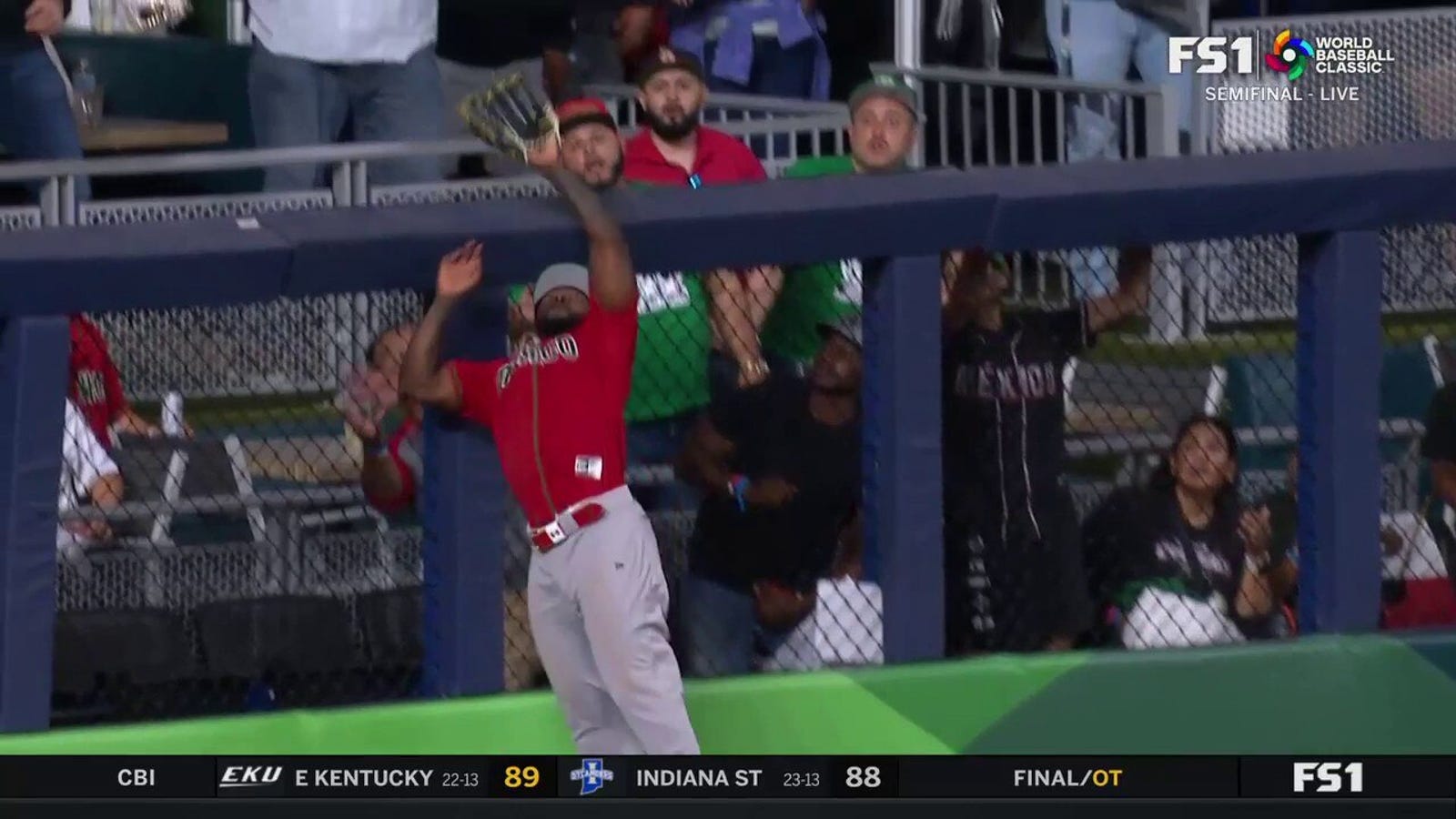 Mexico's Randy Arozarena robs Japan of a home run in the fifth inning