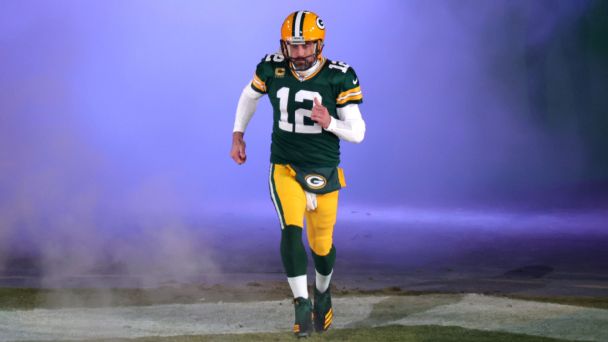 Aaron Rodgers, Brett Favre carved different paths as Packers legends but will leave the same way