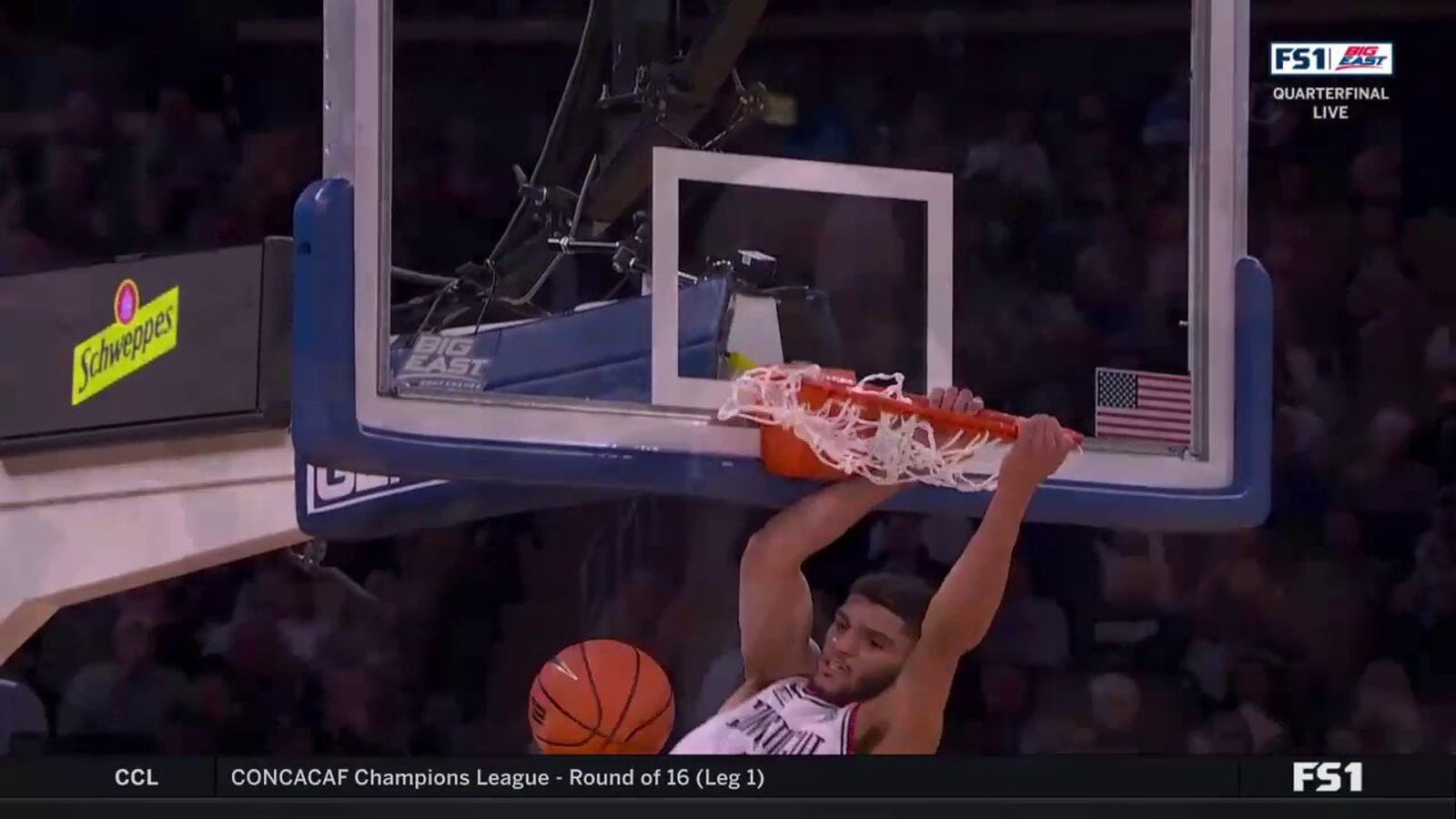 UConn's Andre Jackson Jr. goes coast-to-coast for big dunk vs. Providence