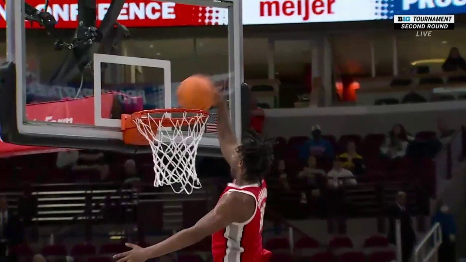 Ohio State's Brice Sensabaugh throws down WILD one-handed jam vs. Iowa