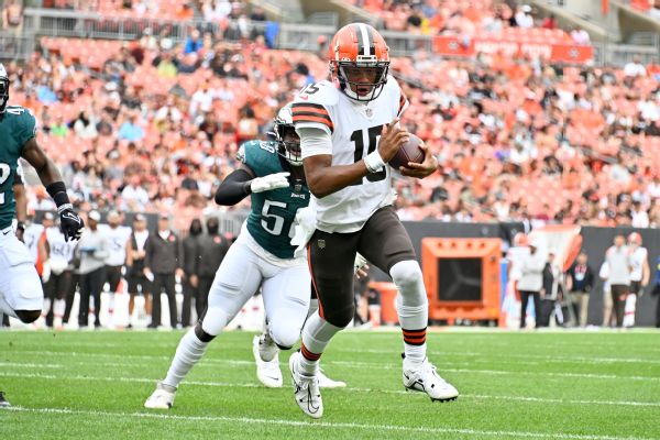 Dobbs returns to Browns as backup quarterback