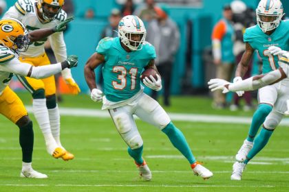 Fins twins: Miami locks up Mostert-Wilson RB duo