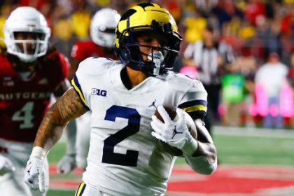 Michigan RB Corum vows to be back by fall camp