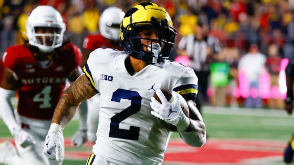 Michigan RB Corum vows to be back by fall camp