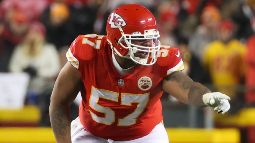 Sources: Chiefs won't tag LT Brown, will cut Clark