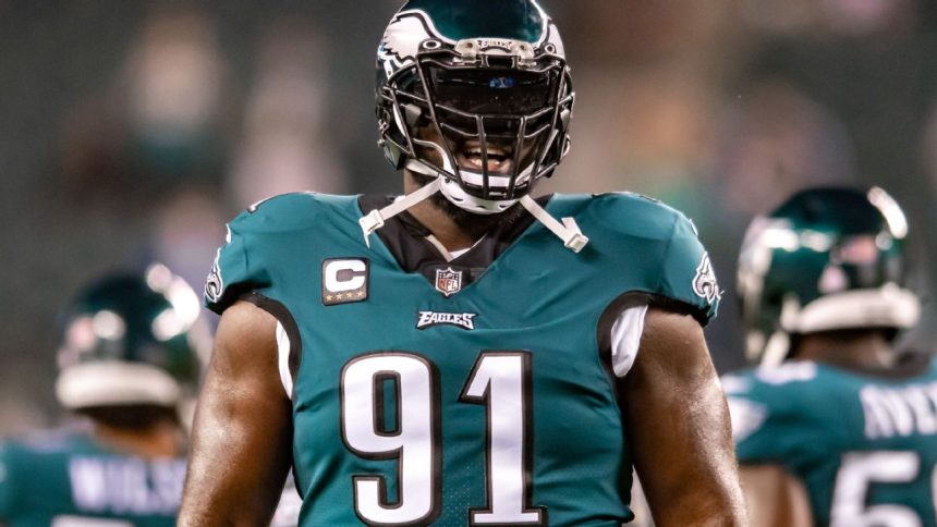 Sources: Eagles to keep 6-time Pro Bowl DT Cox