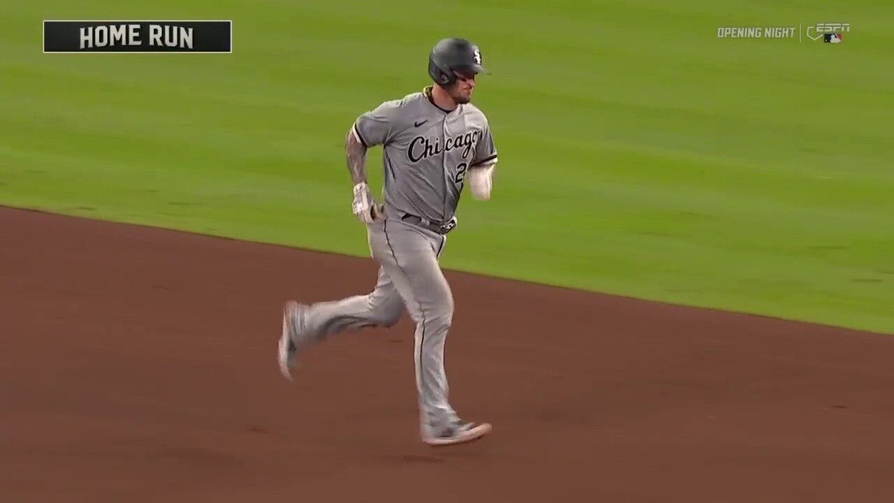 White Sox's Yasmani Grandal crushes a solo homer to tie the game against Astros