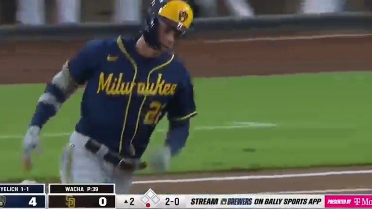 Christian Yelich hits a home run to give the Brewers a 5-0 lead over the Padres