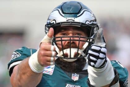 Jason Kelce chugs beer after Eagles' first round pick