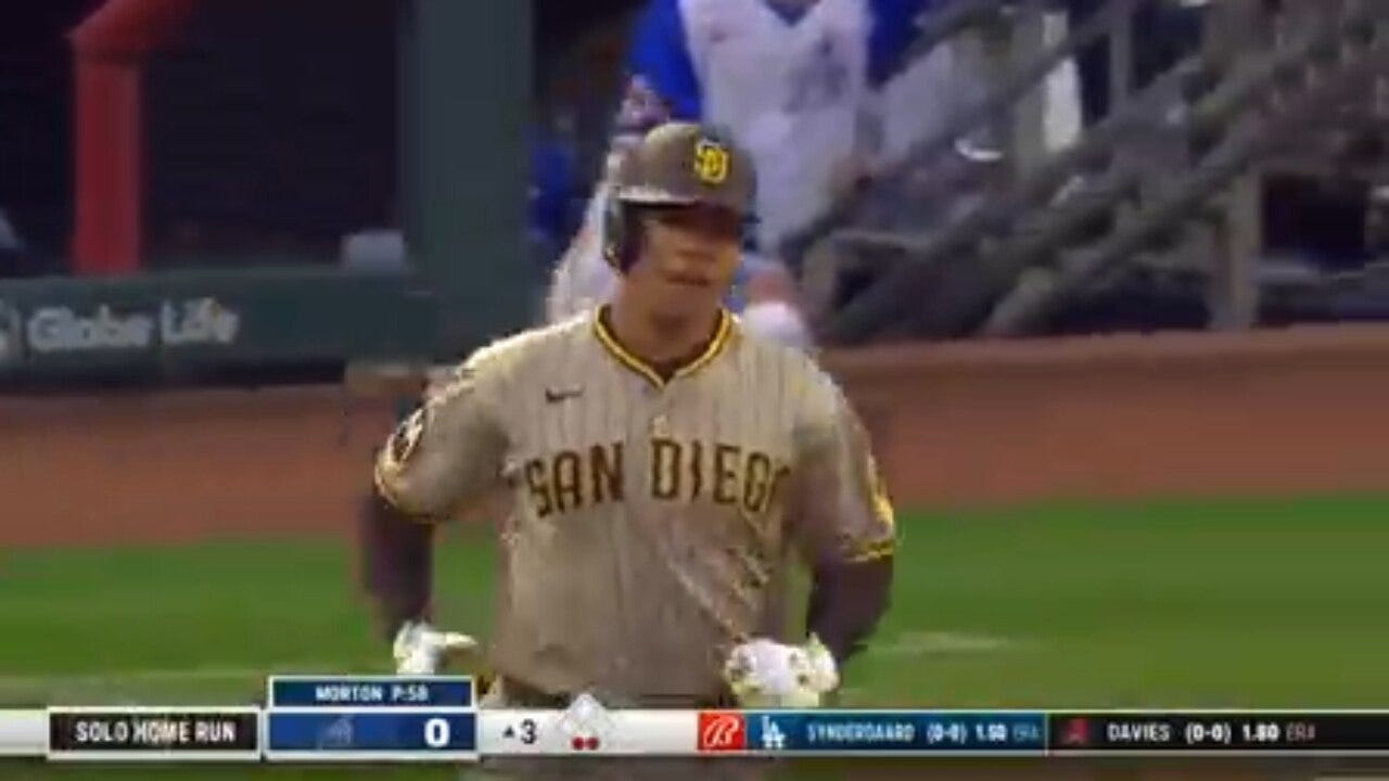 Juan Soto smashes a home run to right field, giving the Padres a 1-0 lead over the Braves