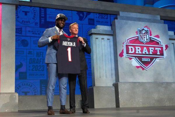 Teams set NFL record with 43 trades during draft