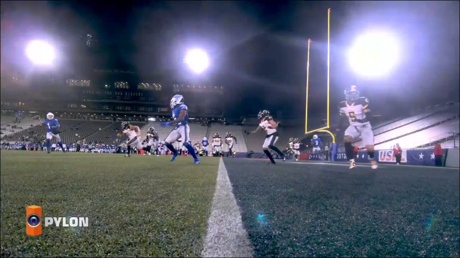 Breakers' McLeod Bethel-Thompson connects with Anthony Jones for a two-yard TD to grab late lead against Maulers