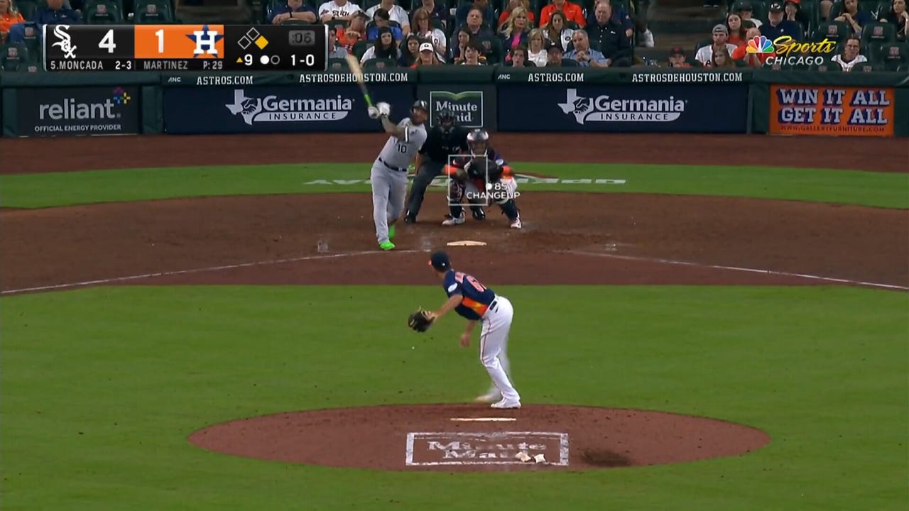 Yoán Moncada blasts a home run to left field to give the White Sox the 6-1 lead over the Astros