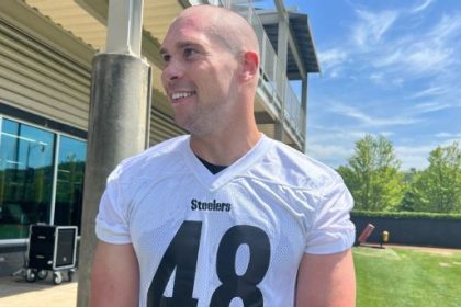 A 30-year-old NFL veteran's last-ditch effort to reinvent himself ... as a long-snapper