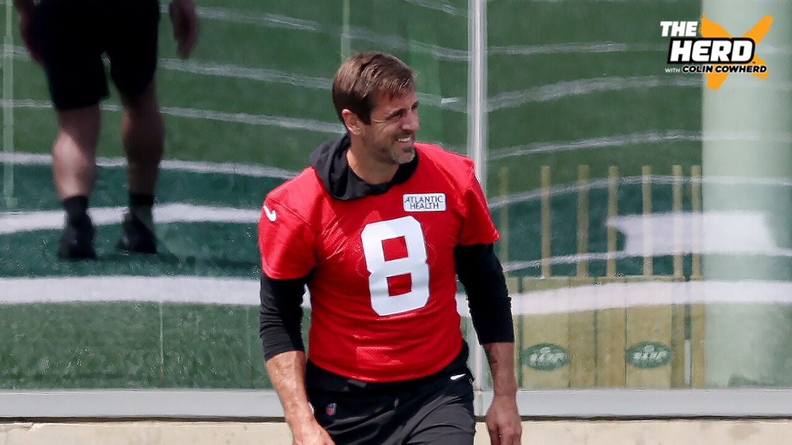 Aaron Rodgers suffers apparent ankle injury during Jets OTAs 