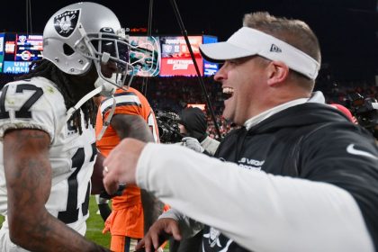 Coach: Adams earned right to vent on Raiders