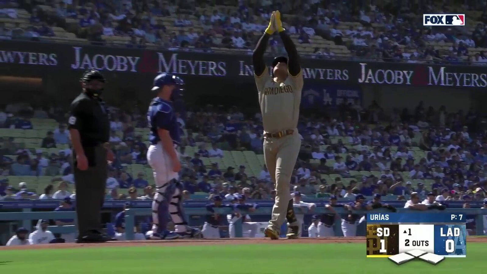 Juan Soto crushes solo home run to give Padres a 1-0 lead over Dodgers