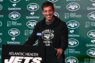 Rodgers: 'Dream' Jets start despite minor injury