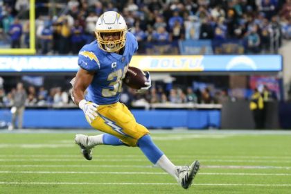 Source: RB Ekeler staying in LA, with incentives
