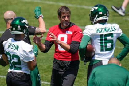 Aaron Rodgers takes control of Jets' offense, which means pop quizzes