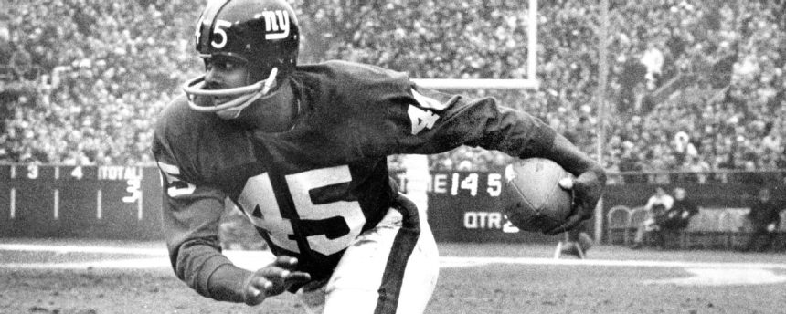 Ex-Giants WR Jones, inventor of the spike, dies