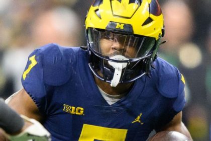 Michigan's Edwards says he played injured in '22