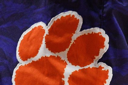 No. 1 2024 inside linebacker commits to Clemson