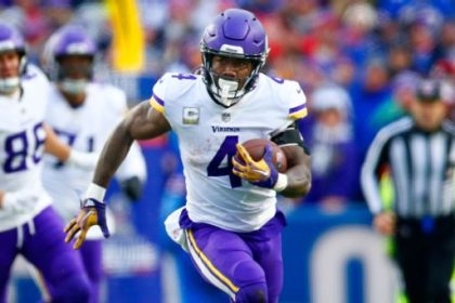 Vikings walk a tightrope between rebuilding and remaining a contender