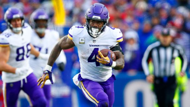 Vikings walk a tightrope between rebuilding and remaining a contender