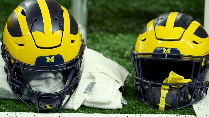 Edge rush recruit Smith joins twin brother at U-M