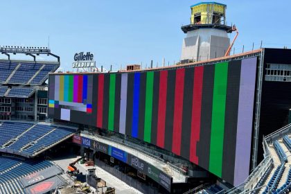 Pats unveil massive new video board at Gillette